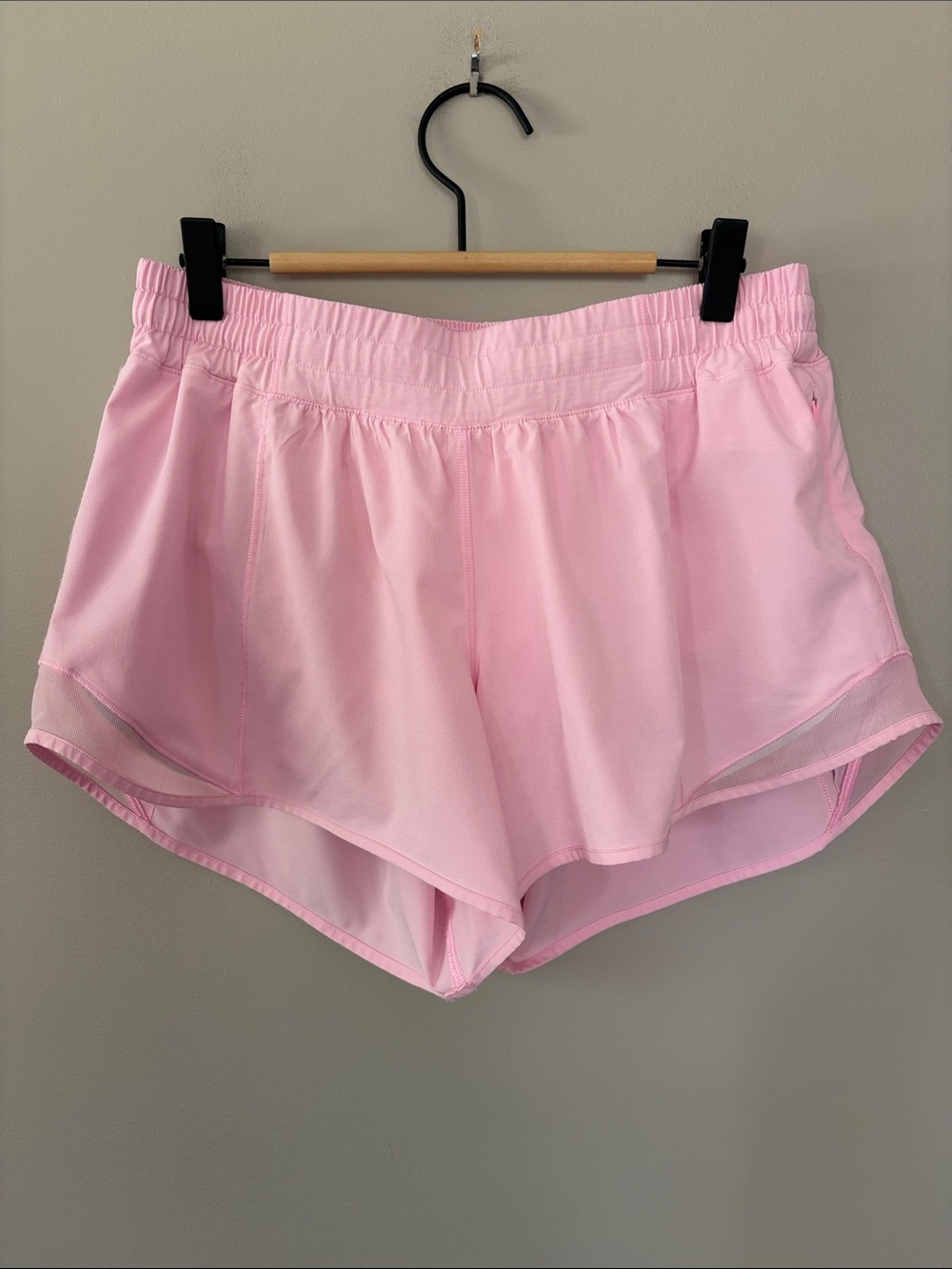 Lululemon Hotty Hot Short II *Long 4” Size 10 Miami Pink